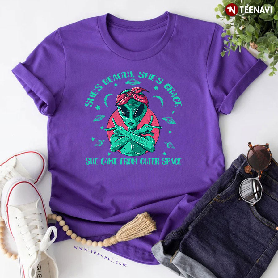 Alien Gangsta She's Beauty She's Grace She Came From Outer Space T-Shirt